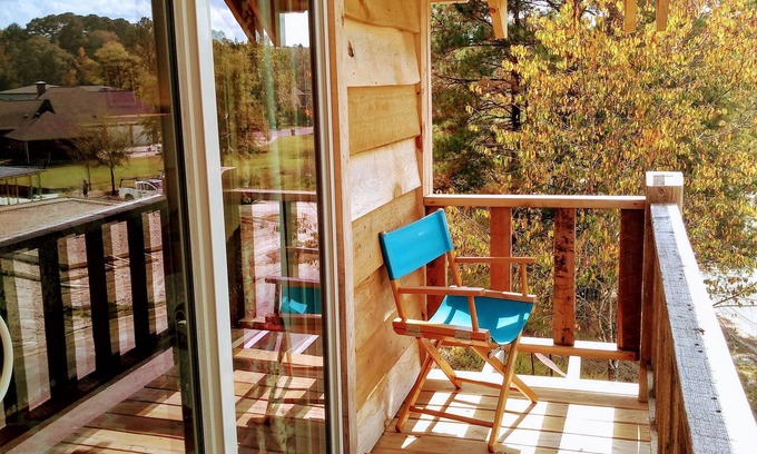 Mid America House | Hot Spring's Finest Tiny House/ the perfect couple getaway.