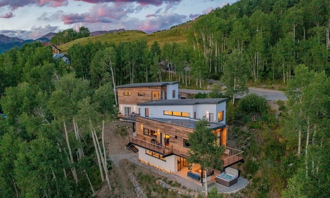 Crested Butte Apartment | | Hot Tub | 270 deg views | Fire pit