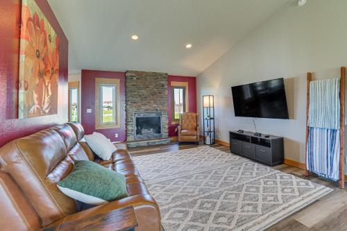 Fargo House | Hot Tub and Fenced Yard Spacious Fargo Home!