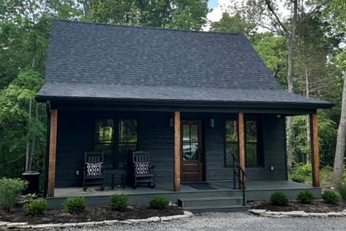 Carbondale House | Hot-tub and Fire Pit Provided Cabin in Carbondale, Illinois