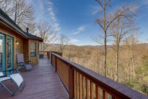 Deep Gap House | Hot Tub and Game Room Powderhorn Mountain Cabin