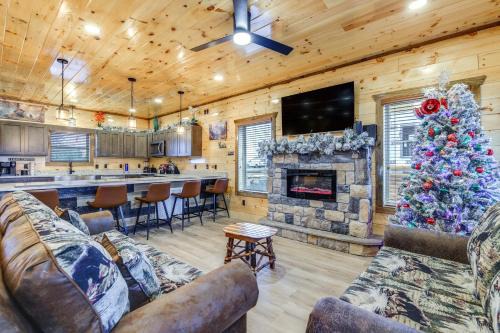 Sevierville House | Hot Tub and Spectacular Views Sevierville Cabin