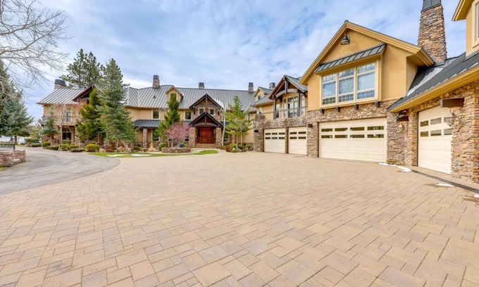 Yucaipa House | Hot Tub and Views Luxe Mountain Escape in Yucaipa