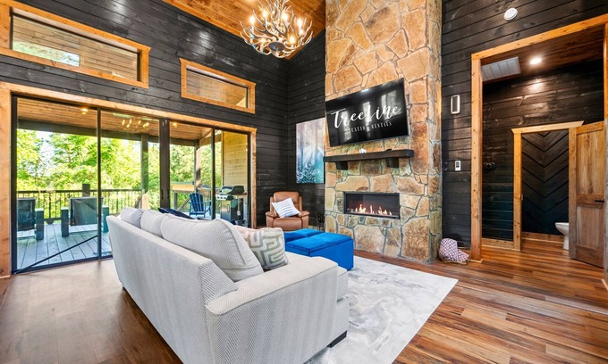 Broken Bow Cabin | Hot Tub | Boat Turnaround | Fire Pit | Gas Grill