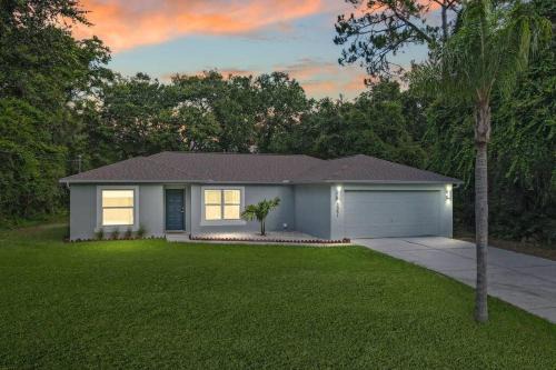North Port House | Hot Tub, Breakfast, Game Room, & Close to Beaches