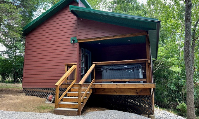 Carbondale Cabin | Hot Tub Cabin- In the Heart of Shawnee Wine Trail