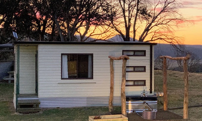 Krawarree Cabin | Hot tub cabin under the stars try something different.