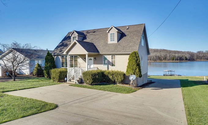 Cadiz House | Hot Tub, Dock & Views: Waterfront Home in Cadiz!