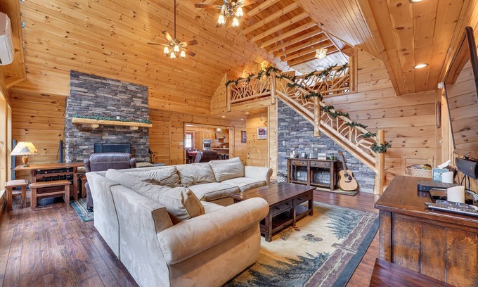 Old Forge Cabin | Hot Tub & Dock: Waterfront Cabin in Old Forge!