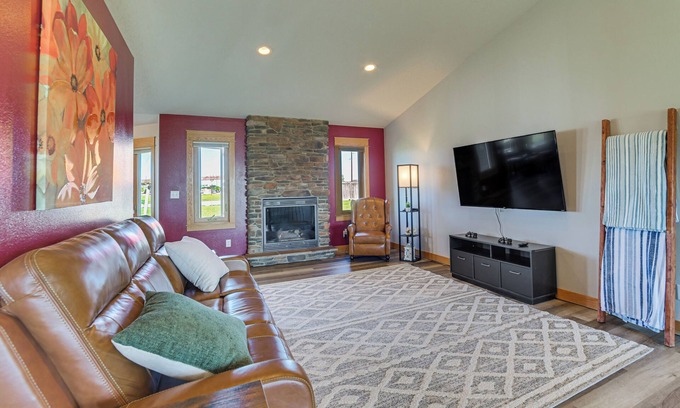 Fargo House | Hot Tub & Fenced Yard: Spacious Fargo Home!