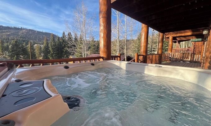 Mammoth Creek Cabin | Hot Tub+Fire pit under the stars at Panguitch Lake