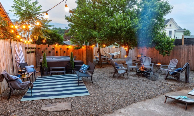 Kingston Apartment | Hot Tub - Fire Pit - BBQ - Hammock - Colonial