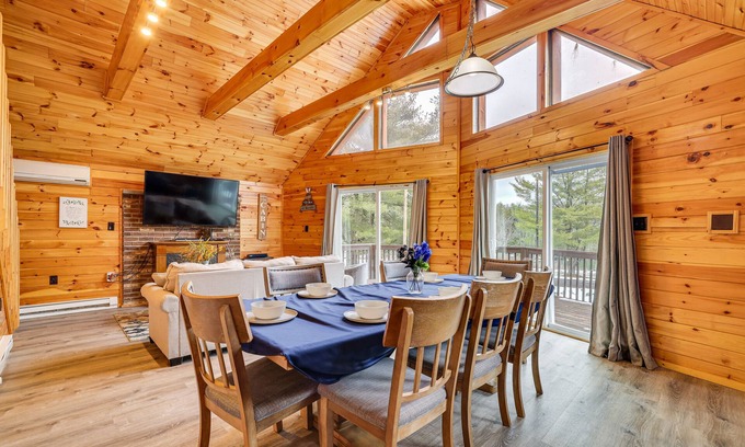 White Haven Cabin | Hot Tub & Fire Pit: Lakefront Cabin in White Haven