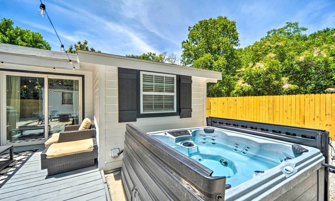 New Braunfels House | Hot Tub, FirePit, Close to Guadalupe River!