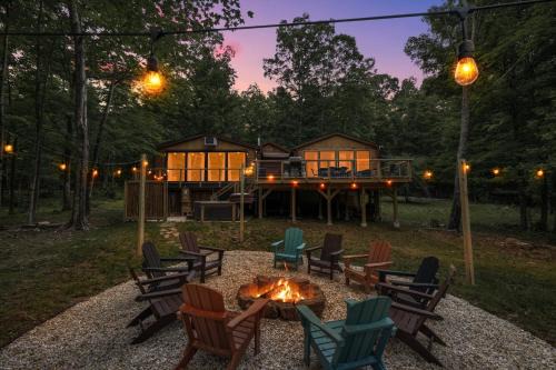 Berkeley Springs House | Hot Tub, Firepit, Grill, Wifi near Golf & Hiking