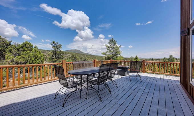 Zion National Park East Entrance House | Hot Tub, Game Room: Mtn-View Cabin 9 Mi to Zion