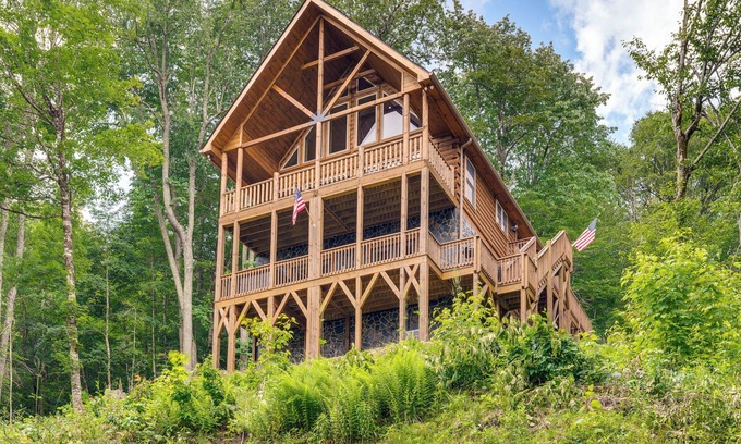 Wolf Laurel Cabin | Hot Tub, Game Room & Views: Mars Hill Mtn Retreat!