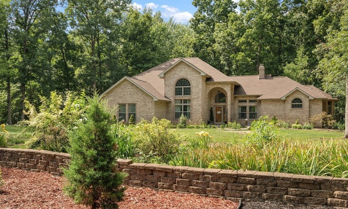 Boone Grove Apartment | Hot Tub/ Gazebo/ Patio, Deck in Woodland
