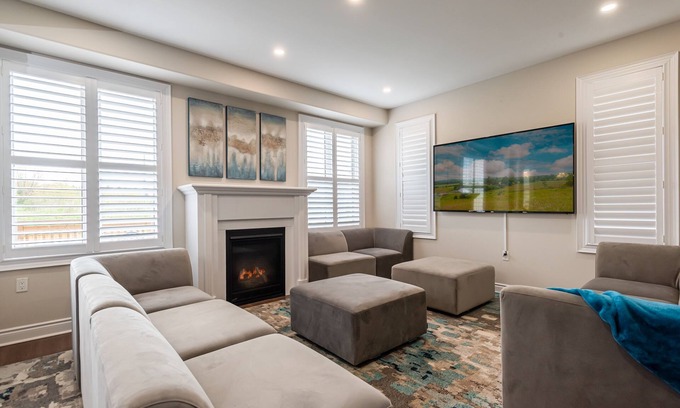 Peterborough House | Hot Tub & Gym in Relaxing 10 Person 5 BR House