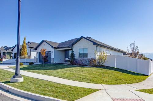 Heber House | Hot Tub, Heber Home, Pet-Friendly, Games, Sleeps 13 Guest!