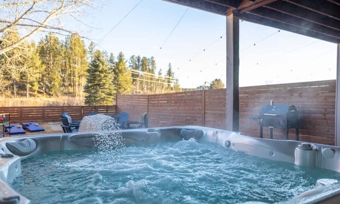 Custer House | Hot Tub Hideout | Private + Downtown Access
