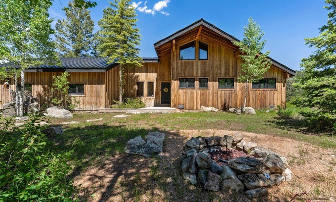 Los Ranchitos Estates House | Hot Tub, Incredible Deck/Views, Pet Friendly, Family Retreat!