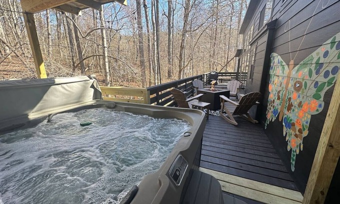Mentone House | Hot Tub l Creek & Waterfall l Game Room