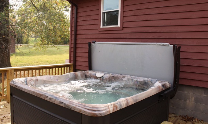 Makanda Cabin | Hot Tub - Minutes from Winetrail, SIU, Giant City, Cedar Lake, Shawnee Forest!