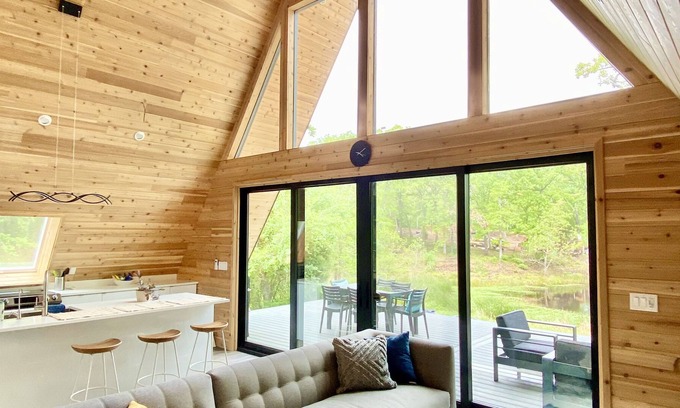 Malakoff Cabin | Hot tub! Modern A-Frame Cabin, Cedar Creek Lake