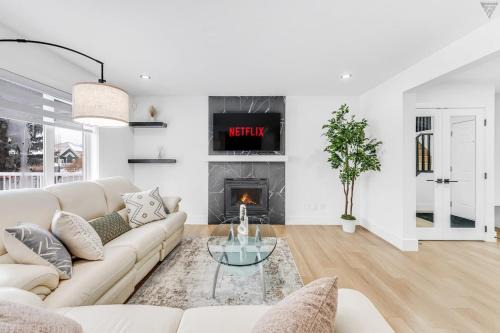 Southeast Edmonton House | Hot Tub Patio Netflixgamescentral Acsleeps 8