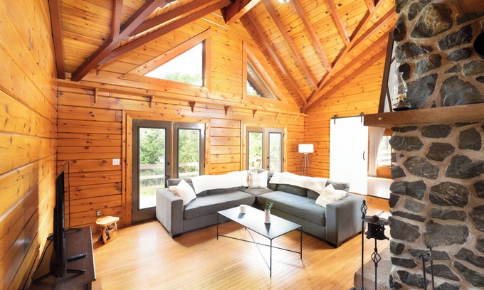Stirling Cottage | Hot Tub & Pool Cottage Escape