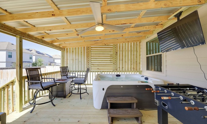 West San Antonio House | Hot Tub & Pool Haven w/Game Loft: 6 Mi to AFB!