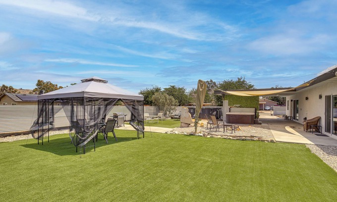 Yucca Valley House | Hot Tub & Pool: Joshua Tree Vacation Home!