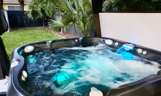 Tobin Hill House | Hot Tub | Private Parking | Fiber Internet | Pets