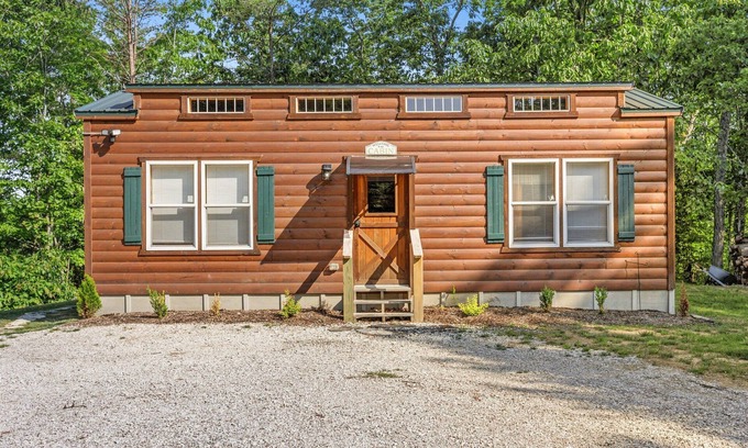 Clay City Cabin | Hot Tub, WiFi, Pet-Friendly - Cozy Tiny Cabin - The Ridge at Red River Gorge, Kentucky!