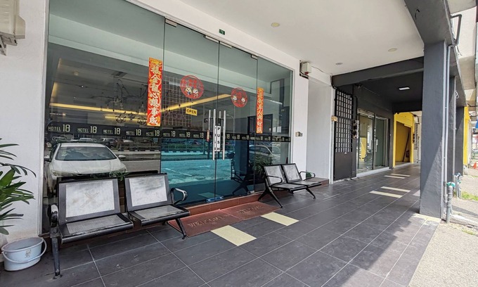 Kampung Kuala Pari Hotel | Hotel 18, Ipoh Aeon Mall