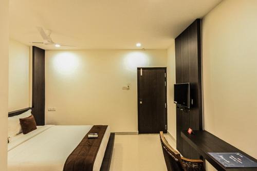 Nanganallur Hotel | Hotel Aarnn Near chennai airport