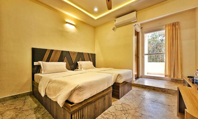 Bengaluru Hotel | Hotel Aaryan Comforts - Peenya