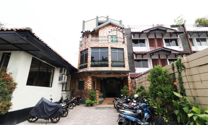 Palmerah House | Hotel Alamanda