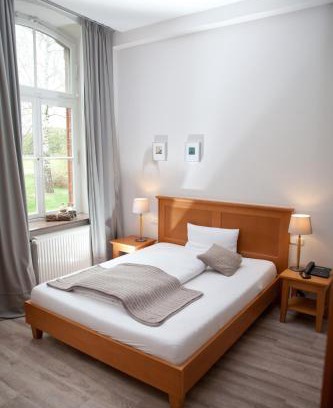 Espelkamp Hotel | Hotel Alte Schule - Gasthaus Rose