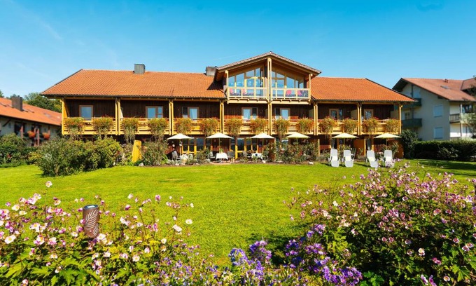 Bad Birnbach Hotel | Hotel An der Brunnader - Die Therme befindet sich 4 Geh-Minuten entfernt