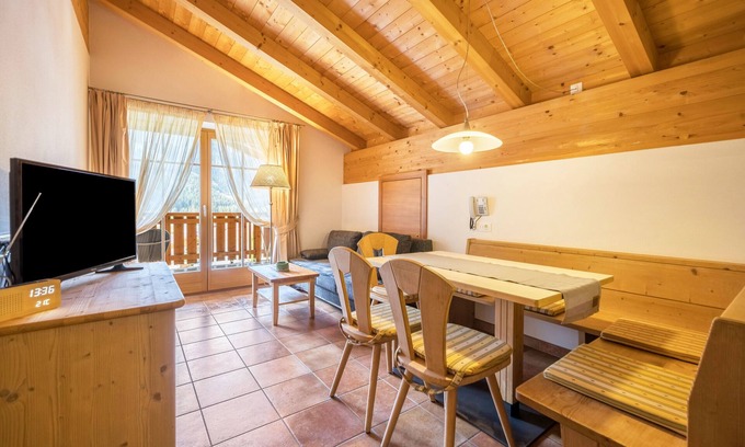 Pracupola Apartment | Hotel Apartment 'Naturresidenz Theistadl Apt 302' with Lake View & Shared Pool