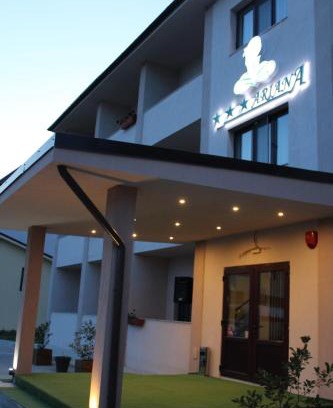 Tasnad Hotel | Hotel Ariana
