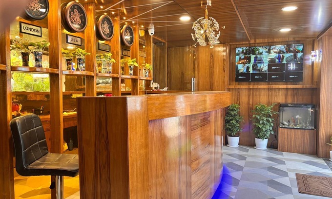 Borivali West Hotel | HOTEL ARTS PALACE