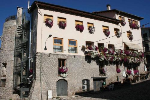 Pobleta de Bellvehi Hotel | Hotel Arturo