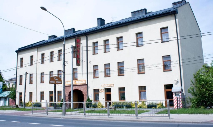 Ozarow Mazowiecki Hotel | Hotel Bida z Nędzą