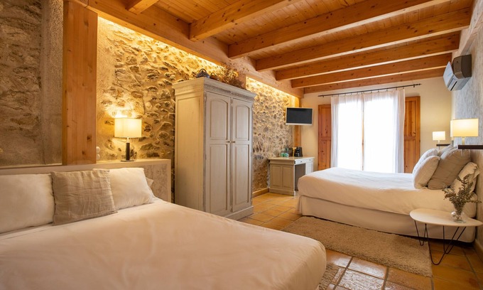 Palau-Saverdera Hotel | Hotel Boutique Niu Del Sol