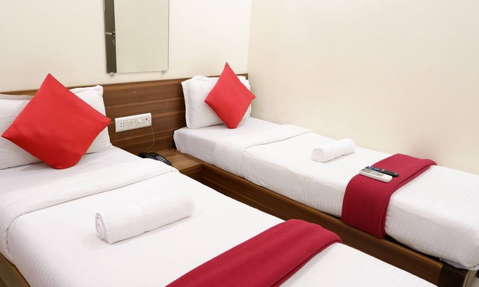 Girgaon Hotel | Hotel Briteway