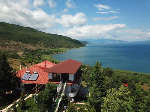 Udenisht Hotel | Hotel Camping Lin