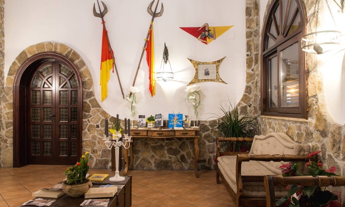 Montelepre Hotel | Hotel Castello di Giuliano
